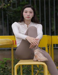 小妖精抬起臀嗯啊H军人