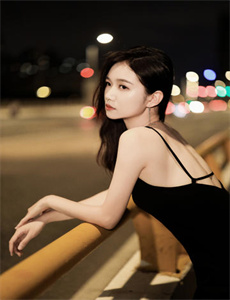 庭院里的女人完整在线观看